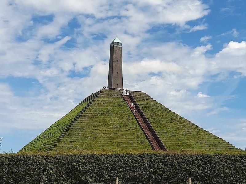 Pyramide van Austerlitz, uitje in Nederland