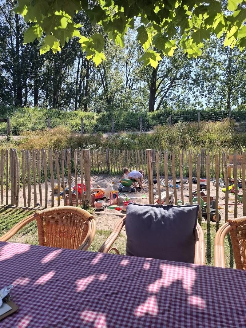 Toms Boerenliefde, uitje in Nederland