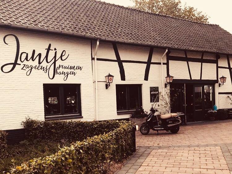 Jantje Zag Eens Pruimen Hangen — uitje in Nederland